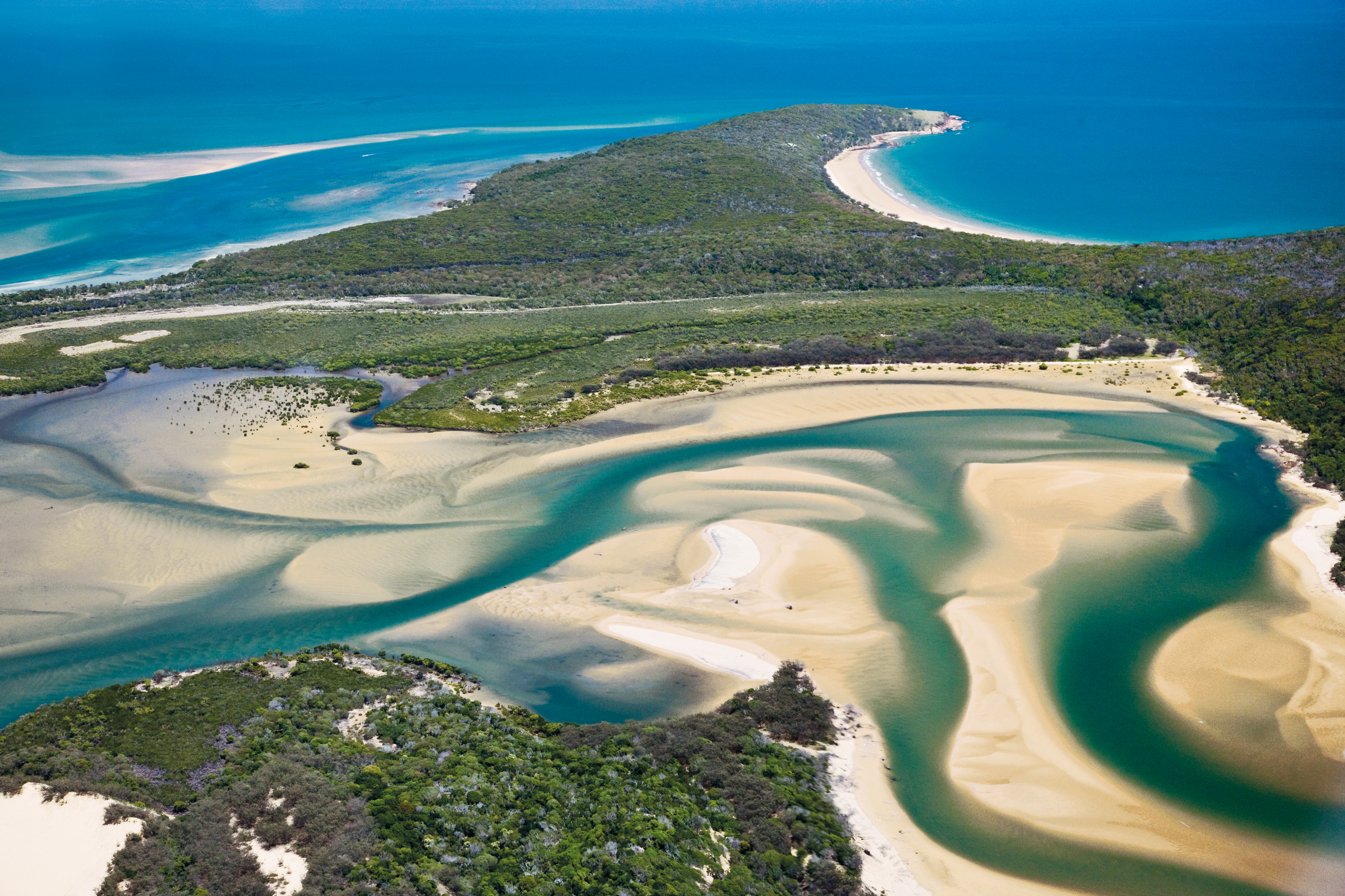 Австралия прилегающие острова. Песчаный остров Фрейзер в Австралии. Квинсленд остров Фрейзер. Остров Фрейзер, Квинсленд, Австралия. Остров Фрейзер штат Квинслен.
