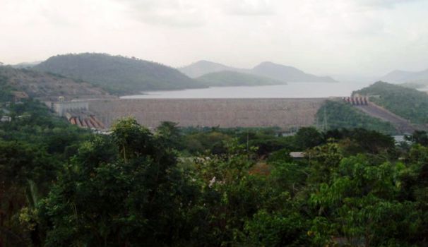 Voltameer en de Akosombo Dam